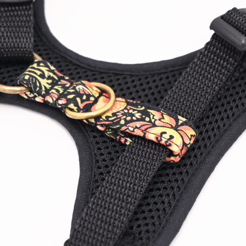 Detail of the top clip and fabric